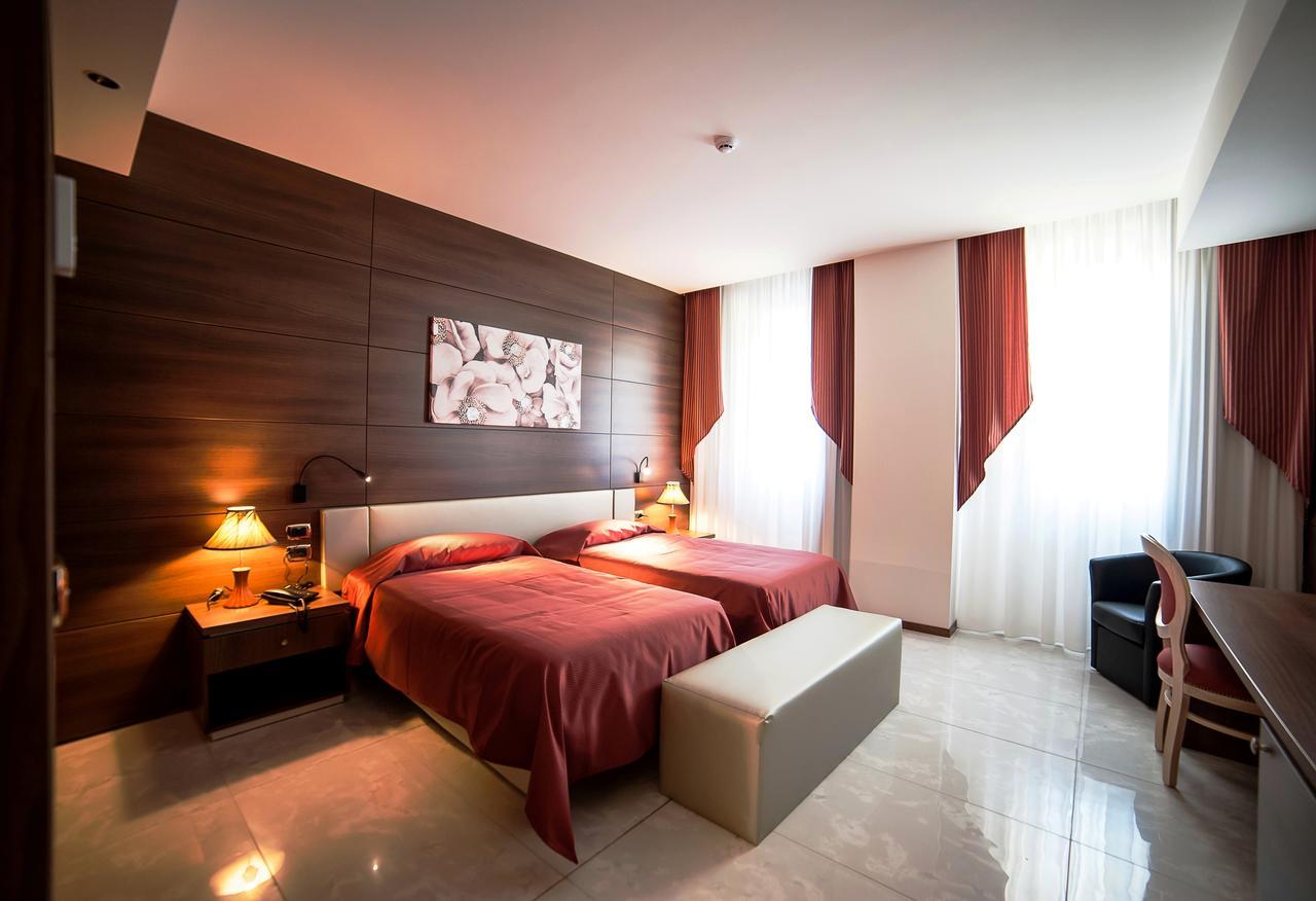 Family Center Hotel Атена-Лукана Экстерьер фото