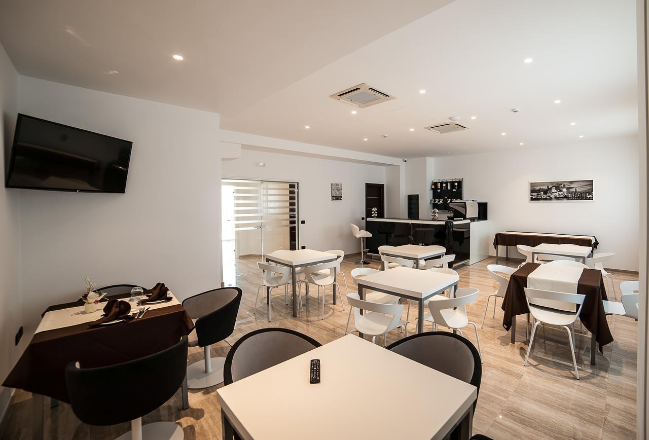 Family Center Hotel Атена-Лукана Экстерьер фото
